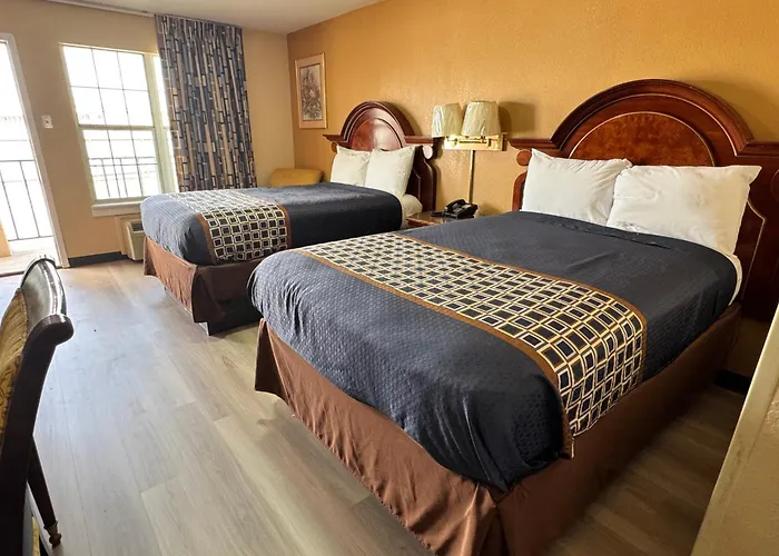 Villa West Inn